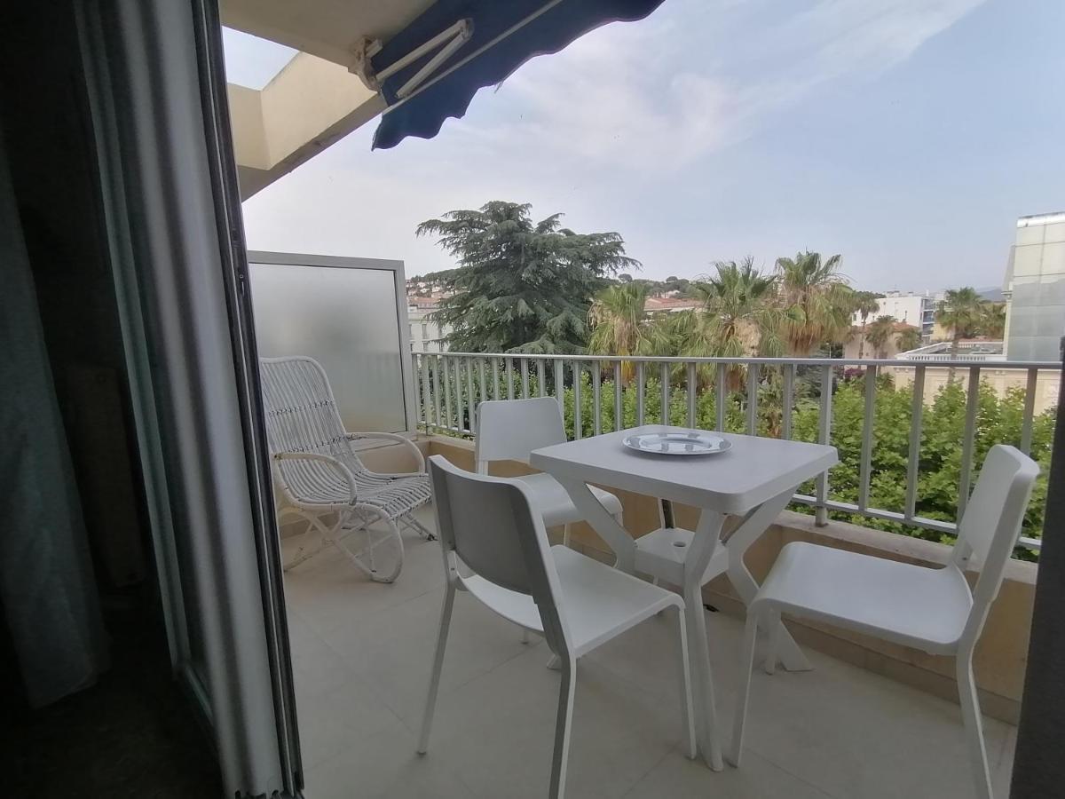 Résidence l'Emilia Hyères Exterior foto